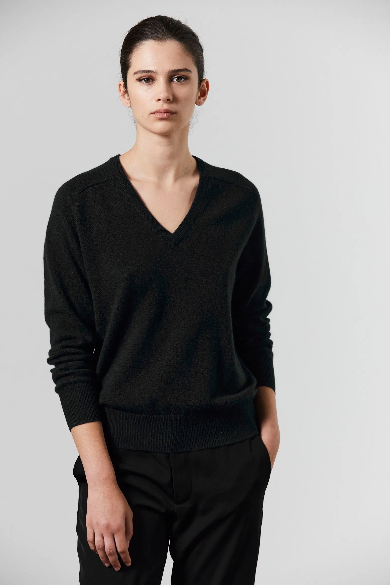 Amy Cashmere V-Neck - Black