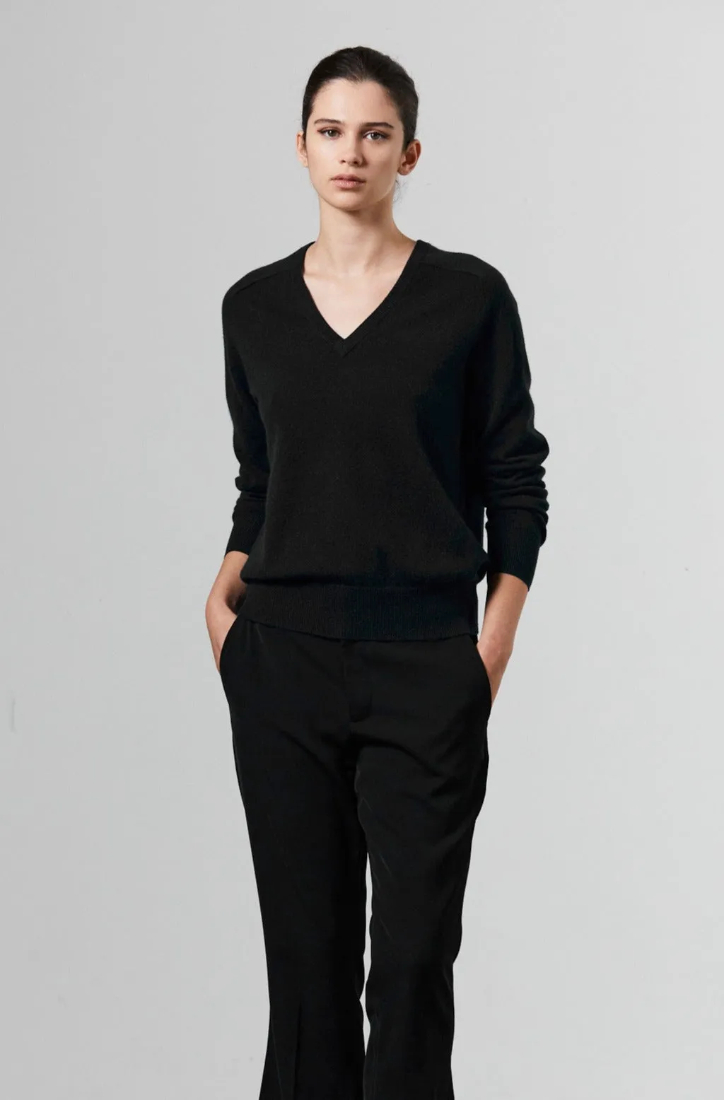 Amy Cashmere V-Neck - Black