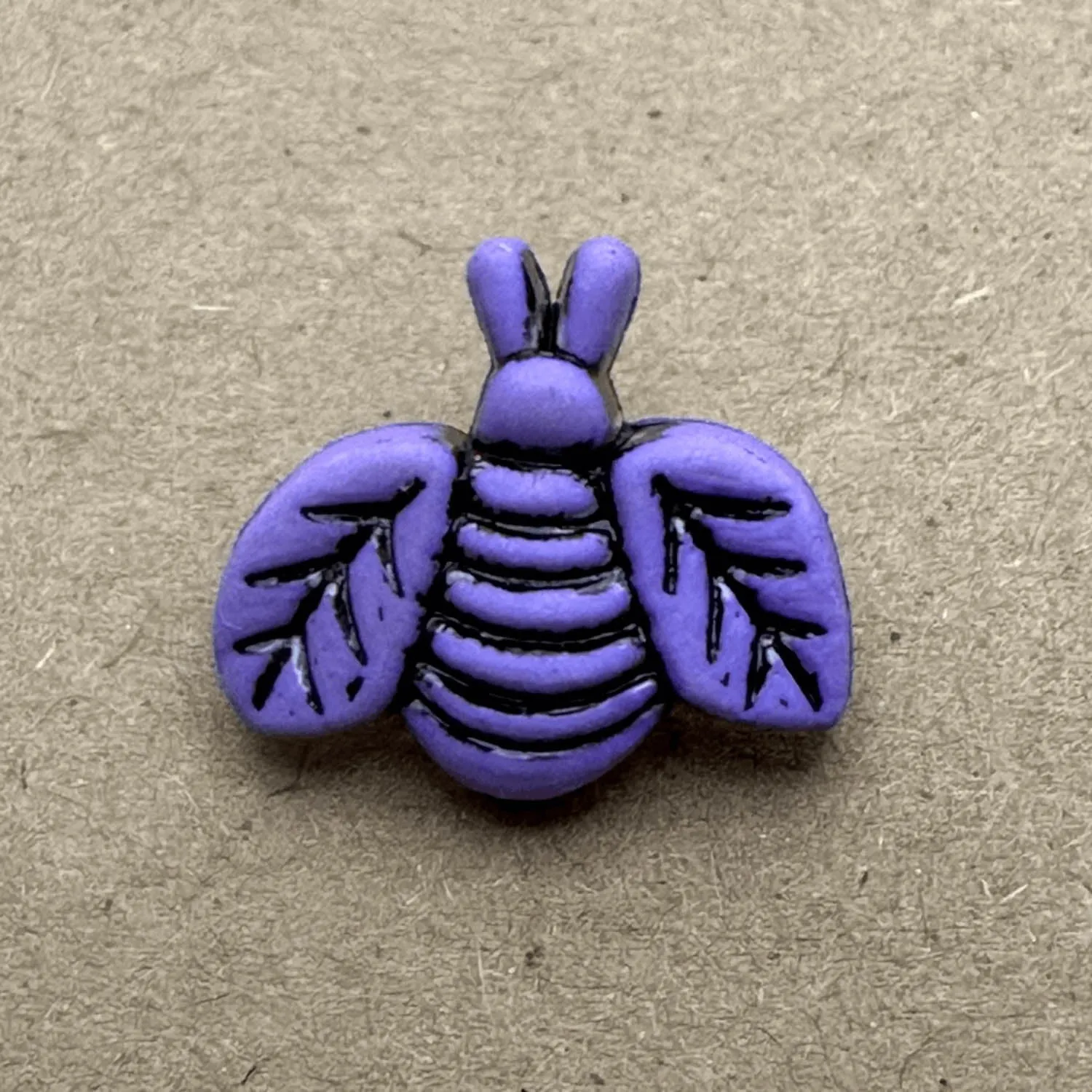 Bee Shank Button 19mm