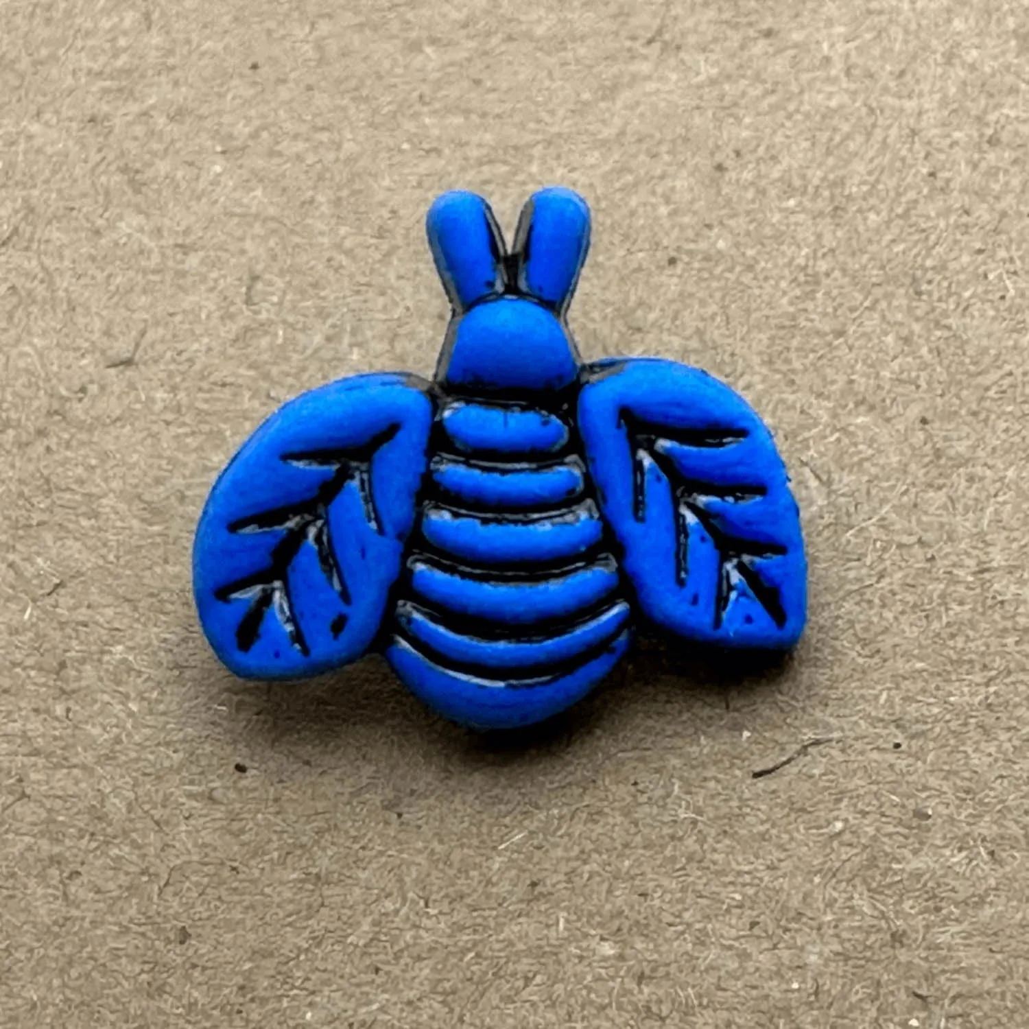 Bee Shank Button 19mm