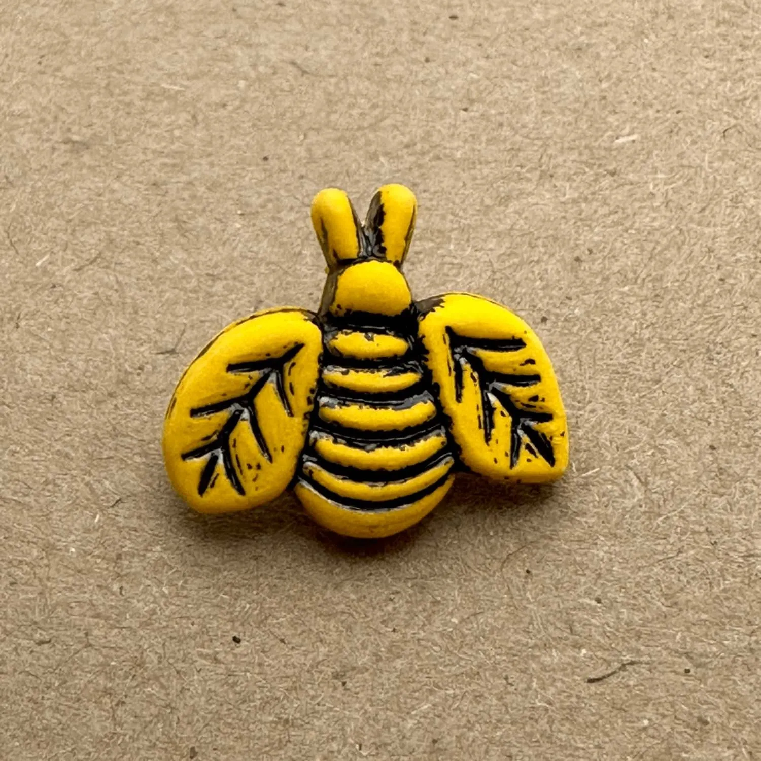 Bee Shank Button 19mm